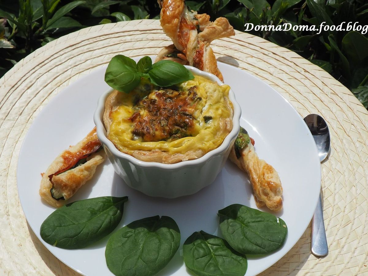 Spenótos-fetás pite sonkás csavart rúddal